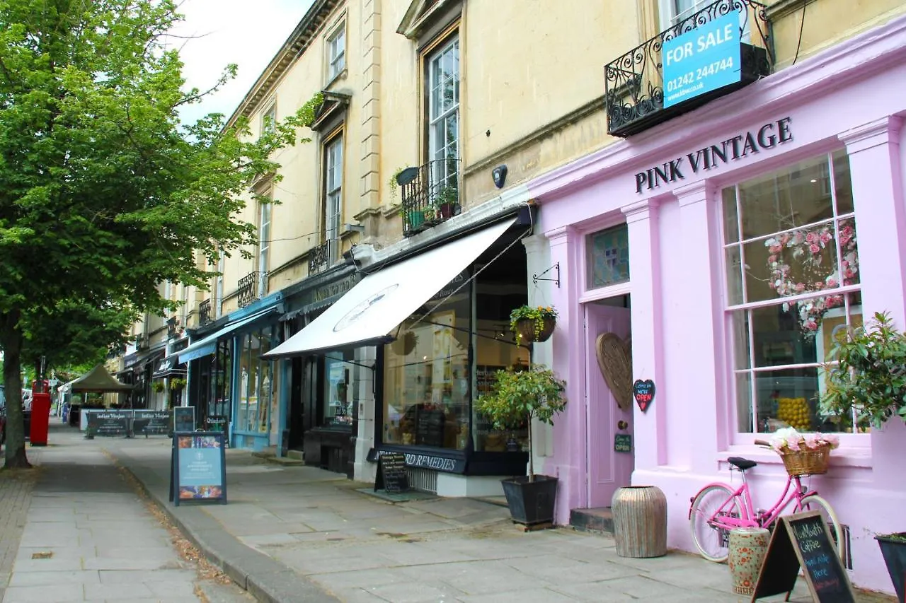 Spacious 1Br Victorian Cheltenham Flat In Cotswolds - Free Parking Apartment United Kingdom