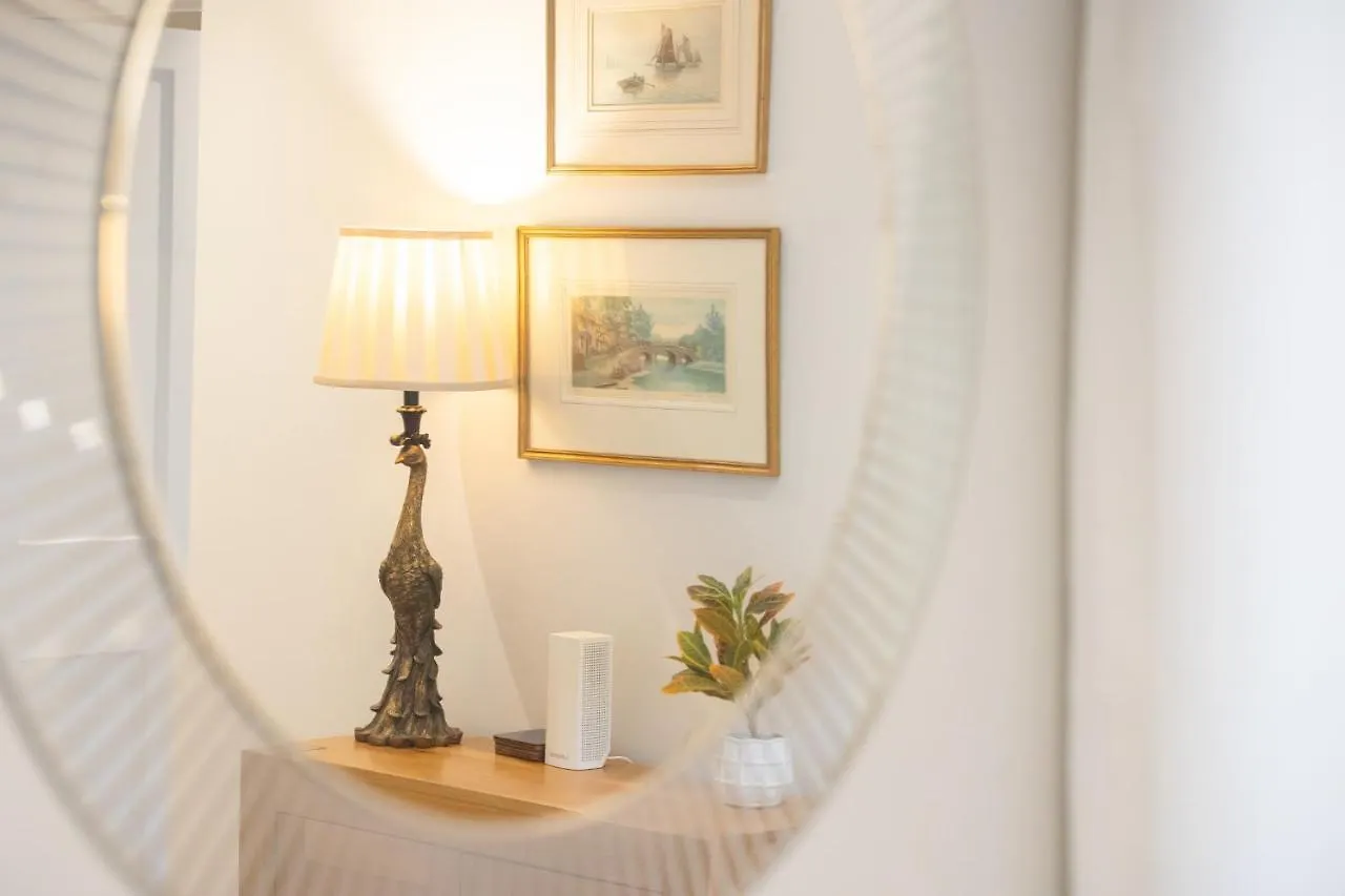 Spacious 1Br Victorian Cheltenham Flat In Cotswolds - Free Parking Apartment 0*,  United Kingdom